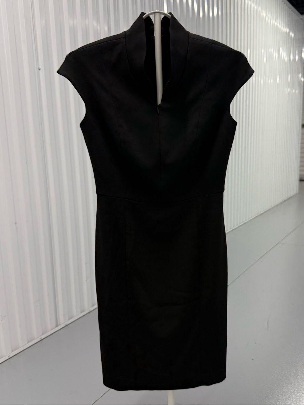 Nora Gardner Black Cap-Sleeve Midi Sheath Dress